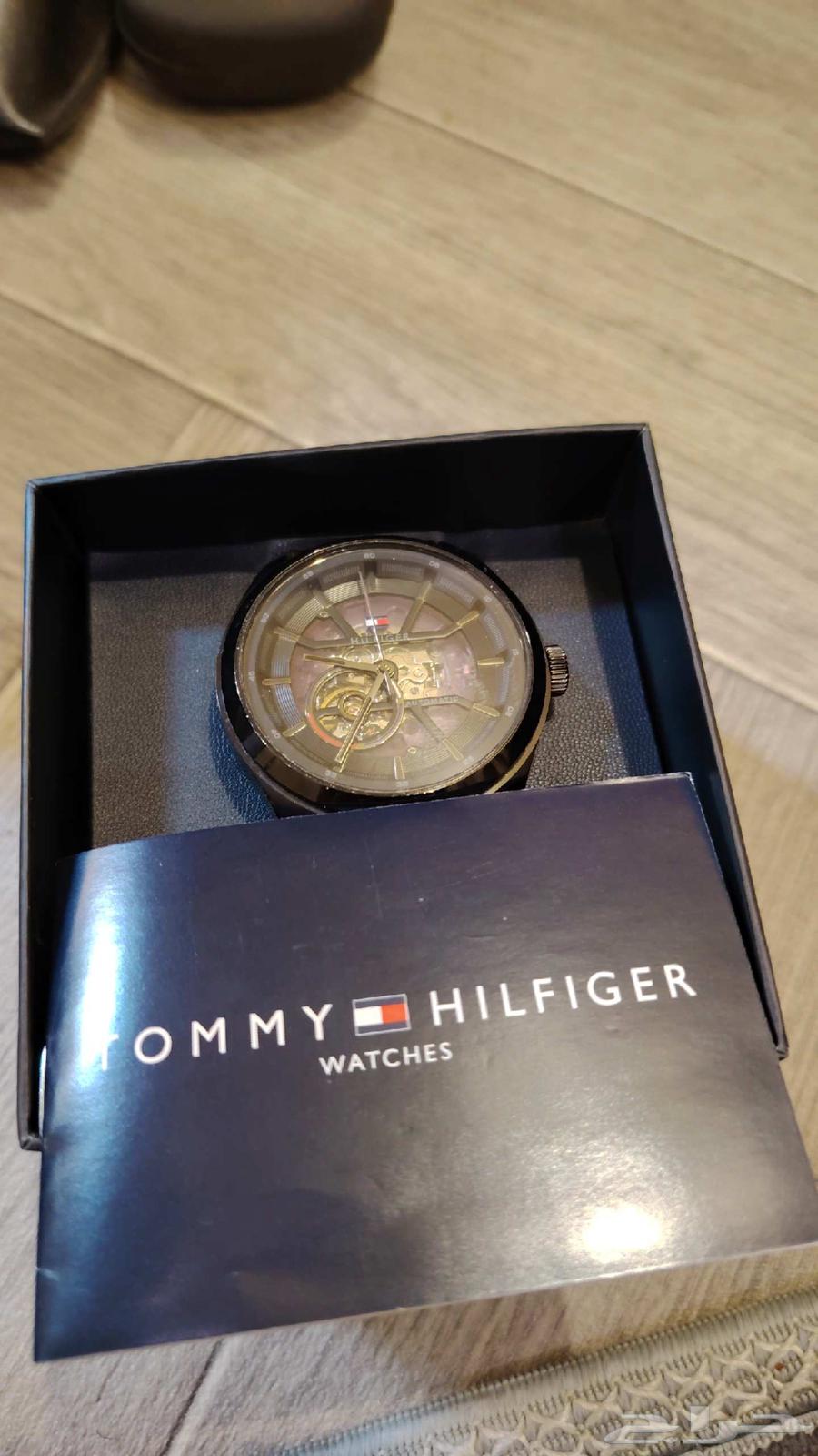 ساعة تومي الاصليه مستخدمه 3 مرات وجزمه تومي الاصليه64490715219713112