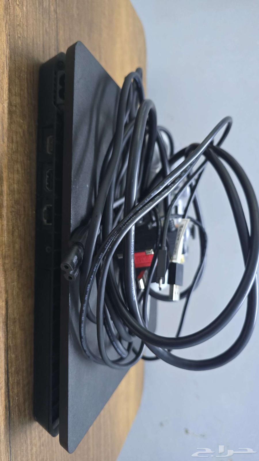 السلام عليكم ورحمة الله وبركاته اعرف لكم سوني 4 مع ملحقاته64490564509698113