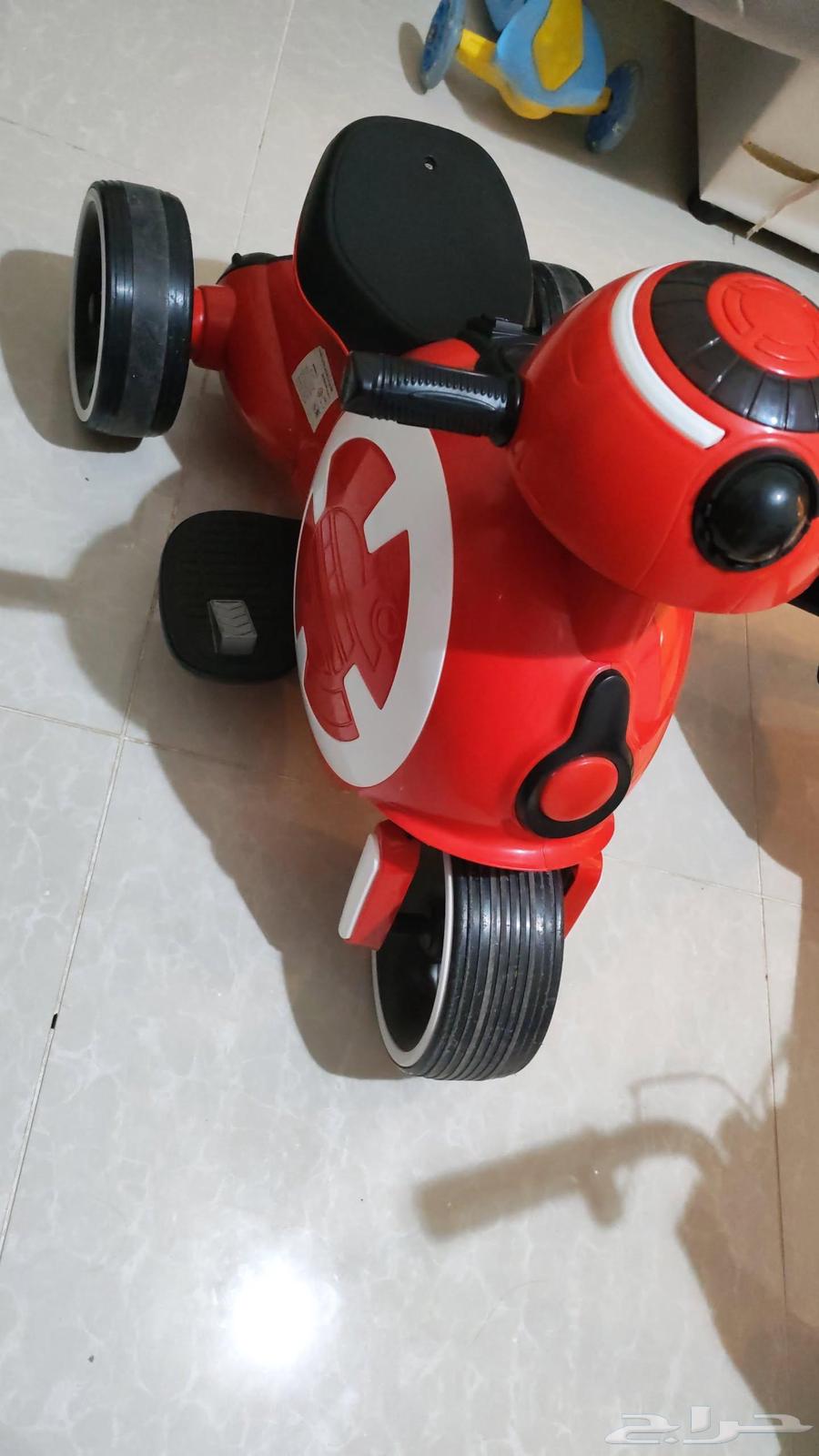 سيكل مع اسكورت مع سيكل اطفال كلها نظيف استخدام قليل64491823243011110