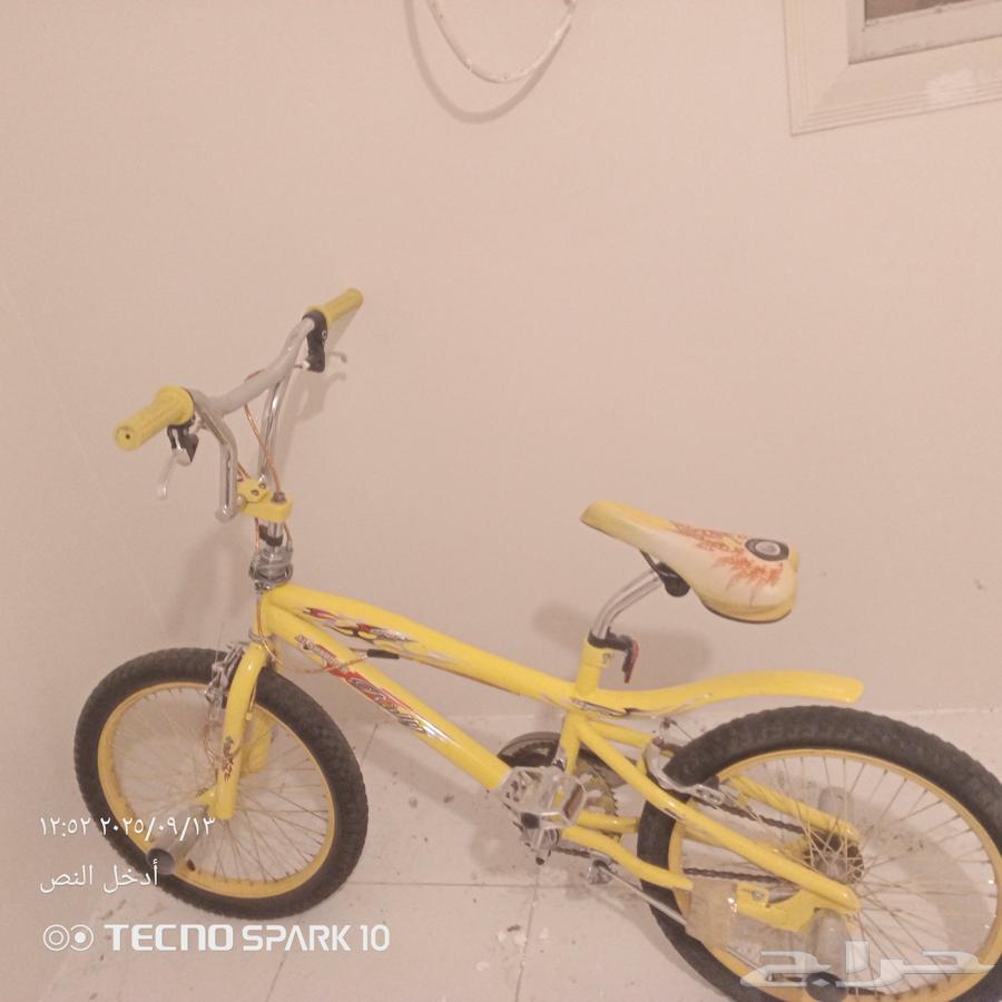 سياكل اثنين الاصفر مقاس 20 الازرق 16 نضيفه جميعها كوبرا64489184488577110
