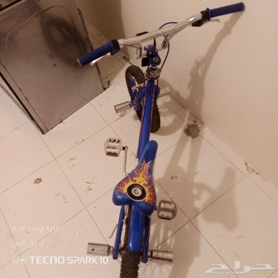 سياكل اثنين الاصفر مقاس 20 الازرق 16 نضيفه جميعها كوبرا64489184488577113