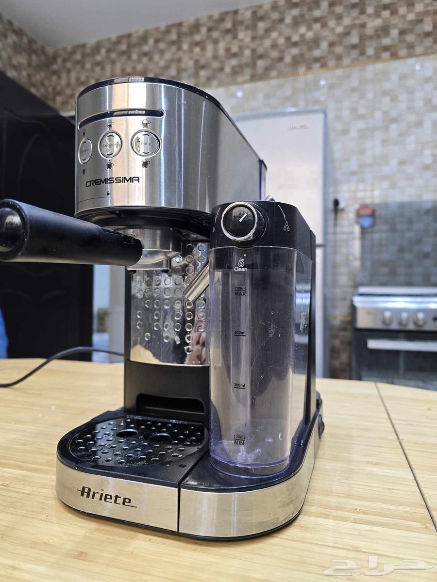 ماكينة صنع قهوه اريتي بحاله ممتازة Coffee Machine64488435627777111
