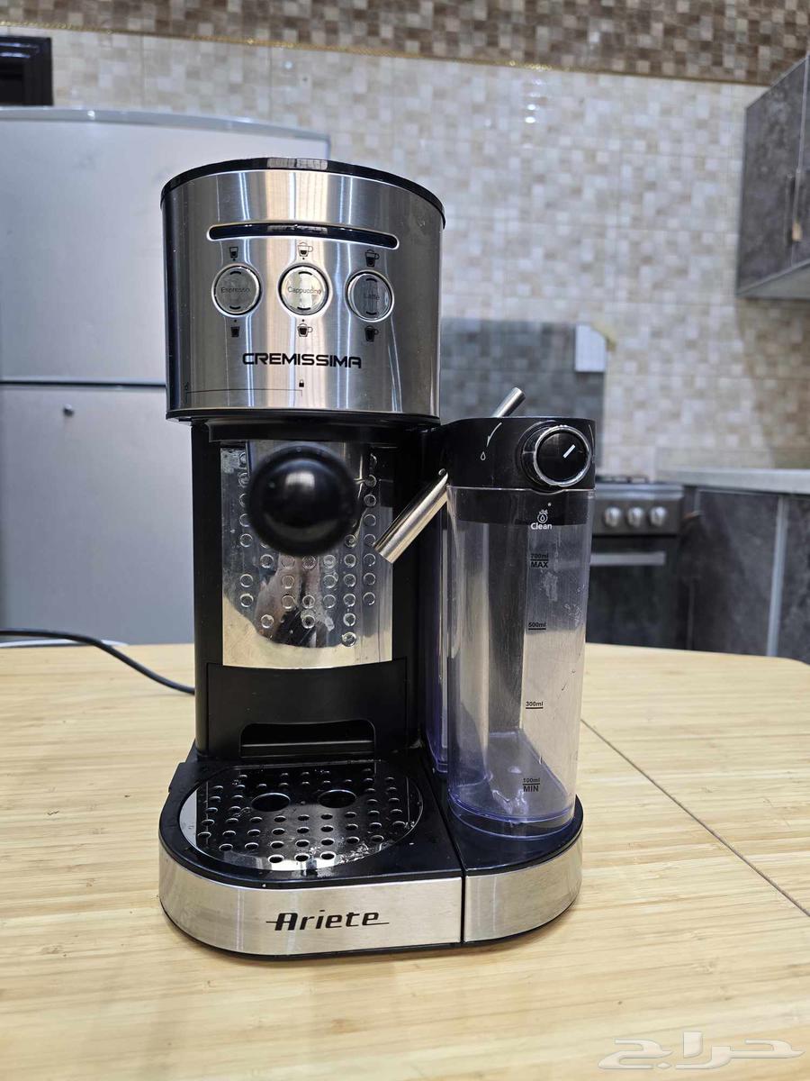 ماكينة صنع قهوه اريتي بحاله ممتازة Coffee Machine64488435627777110