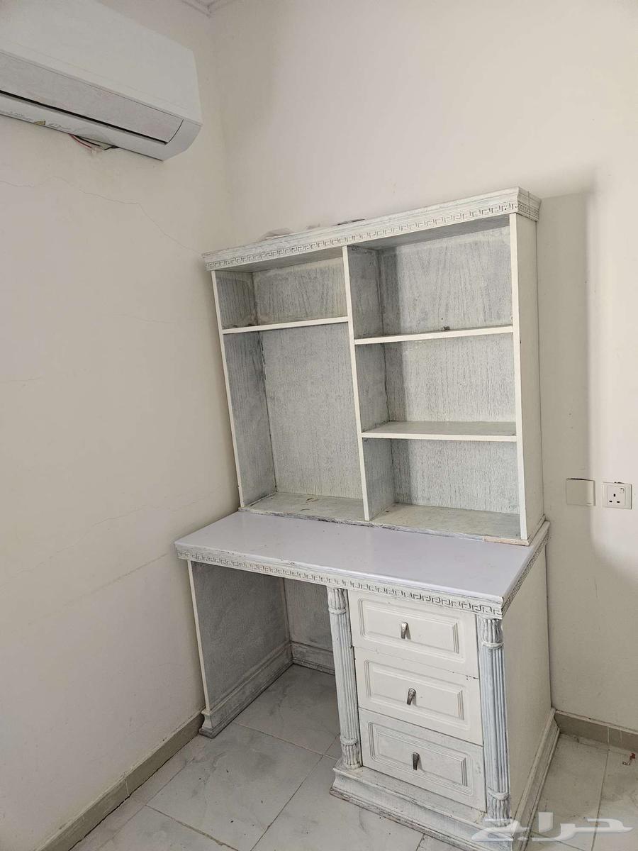 إعلان بيع مكتب للبيع مكتب خشبي مع وحدة رفوف علوية عملي و64487022395651110