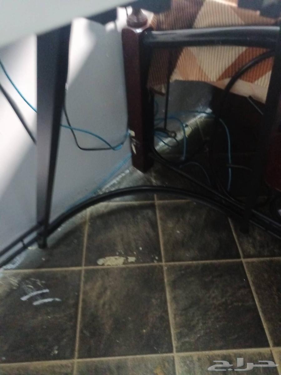 Unused L-shaped dining table64492867263747114