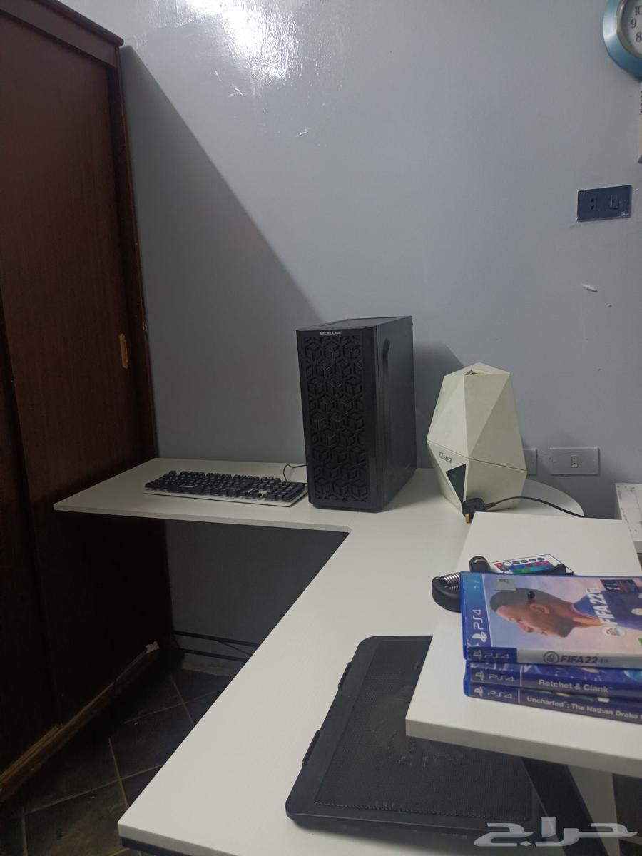 Unused L-shaped dining table64492867263747111