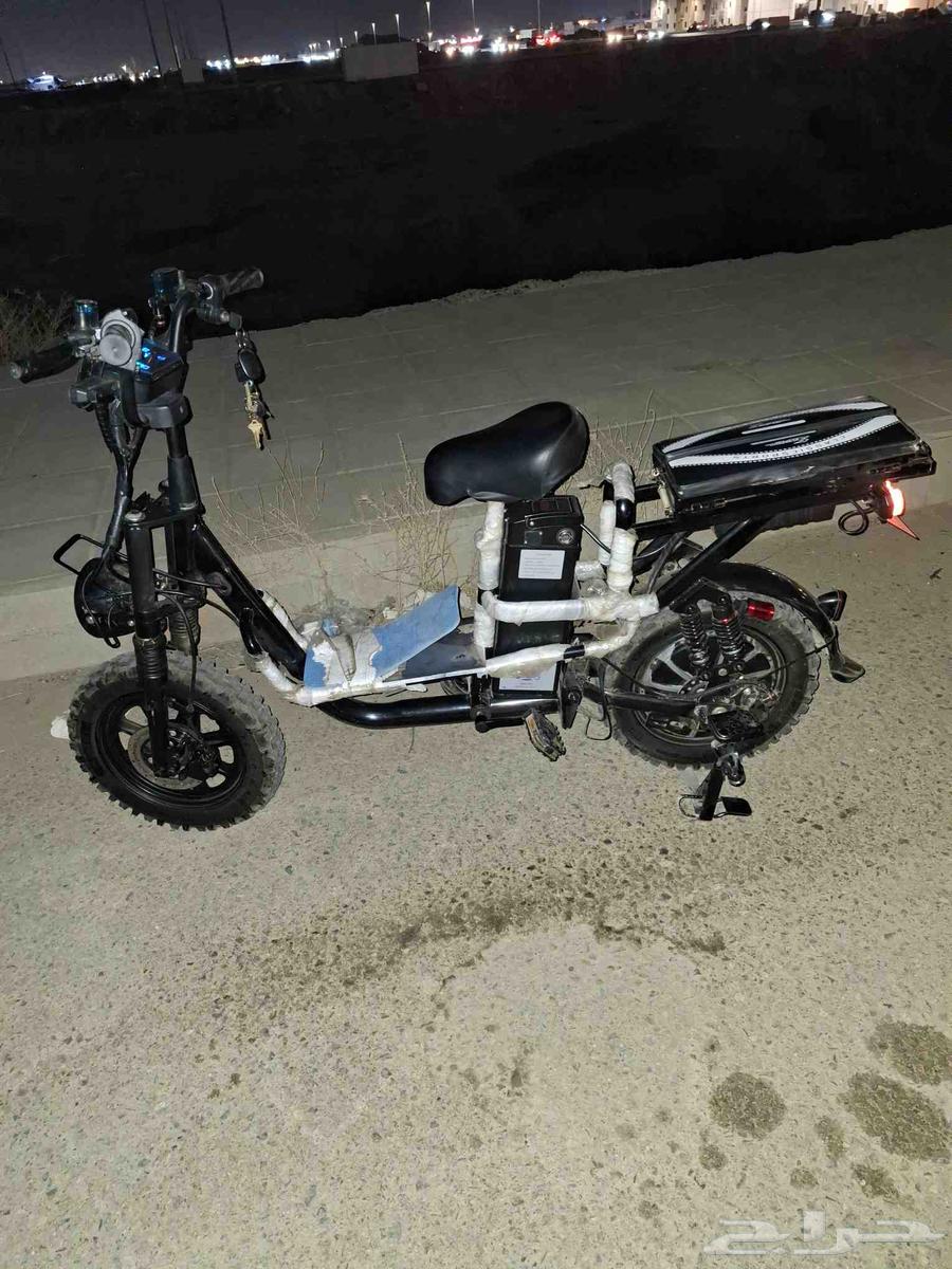 سكوتر للبيع لس جديد عليه 2000 وقابل للزياده64493823377153111