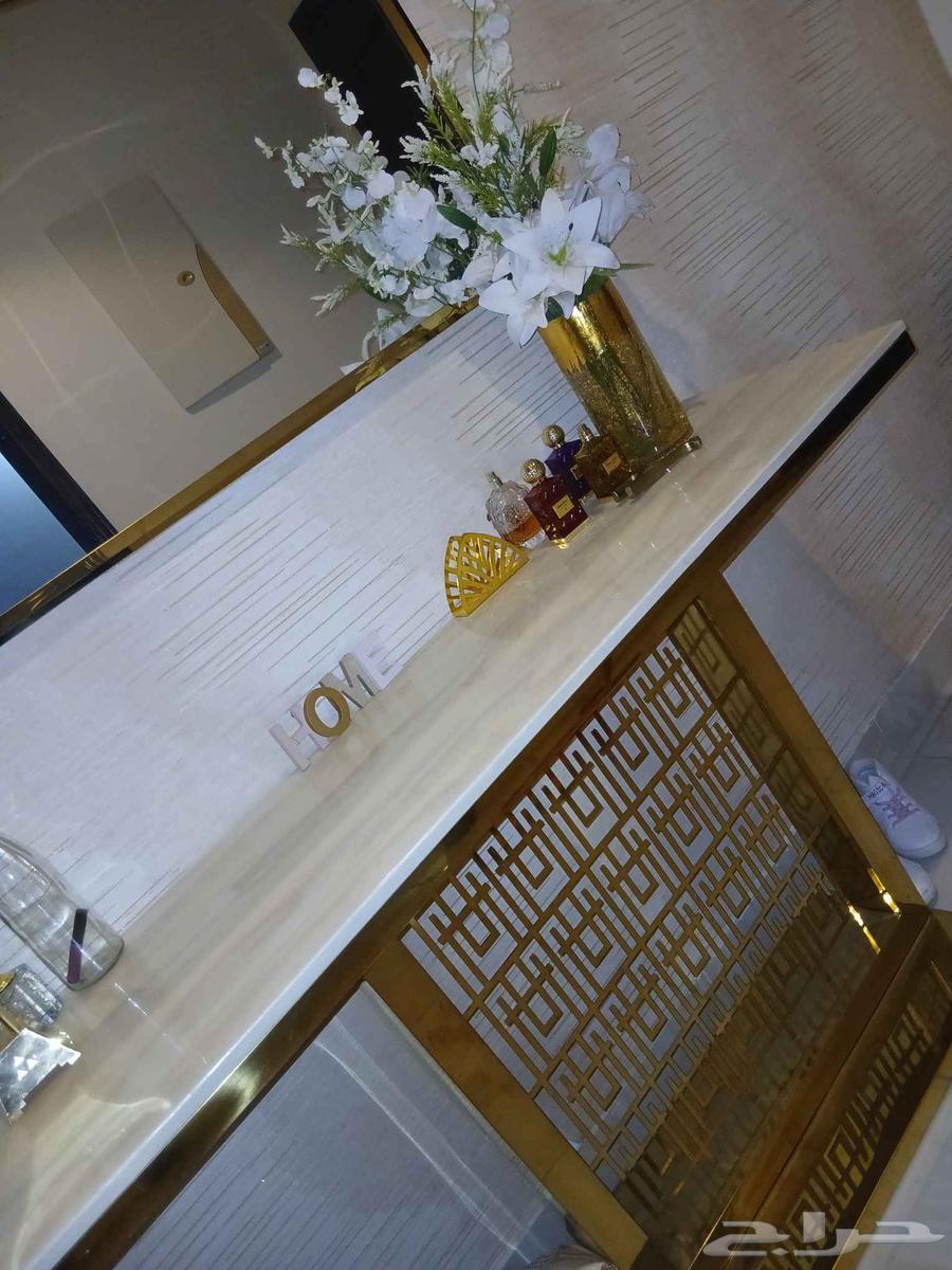 مدخل رخام واستيل ذهبي وطاولات خدمه 6 بطاوله كبيه64486357553153113