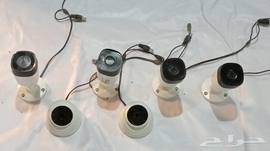 Cameras, 7-color lights, and a clean 32-inch screen64491320072579111