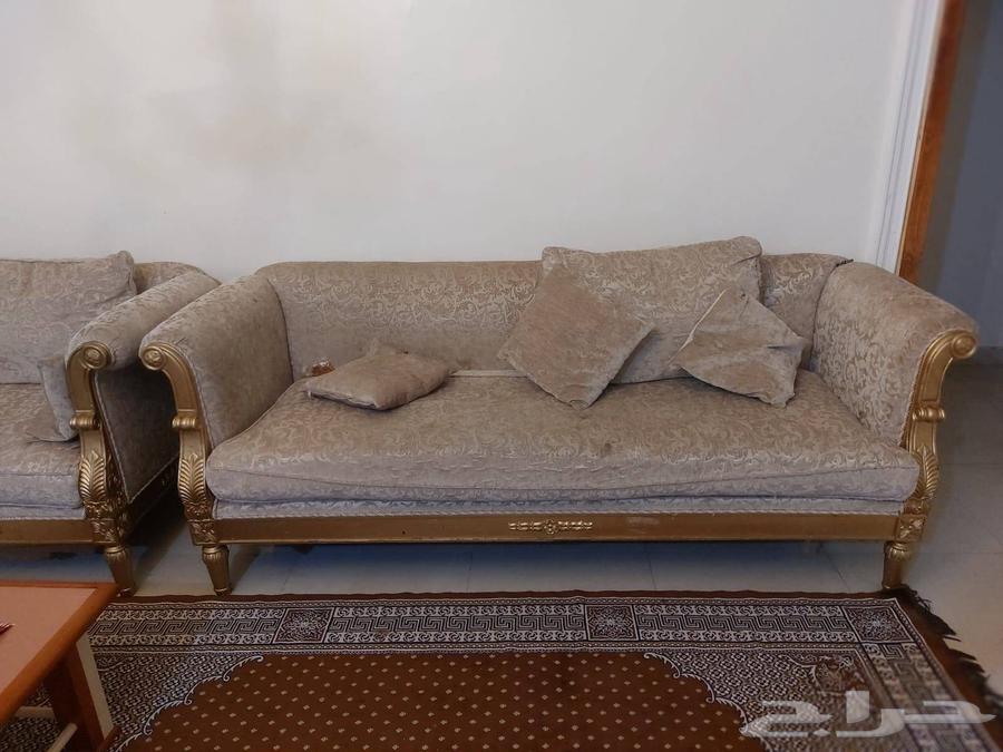 انترية ب 100 ريال و سفرة خشبm100 ريال64492568546563113