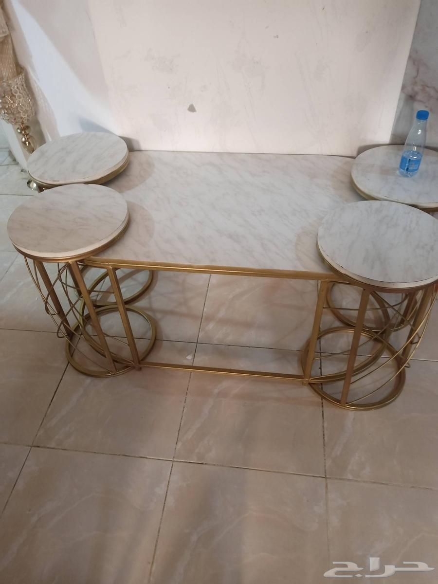 43-inch LED TV, mattress, table, and hand sink64487691021058112