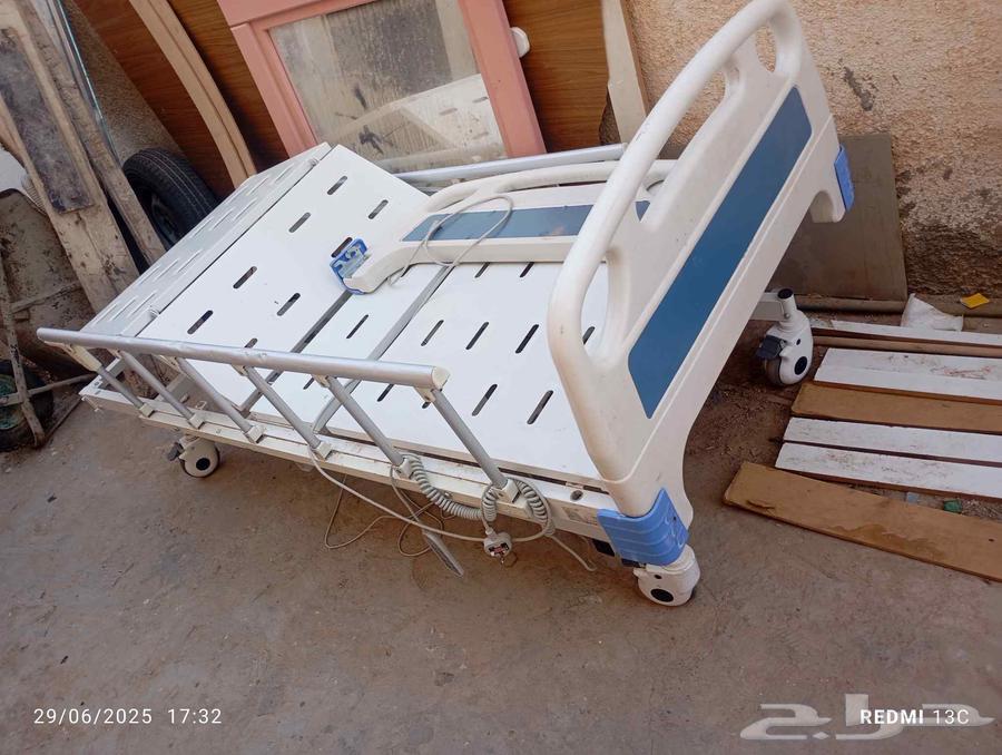 بسم اللة السلام عليكم سرير طبى للبيع64492799686913110