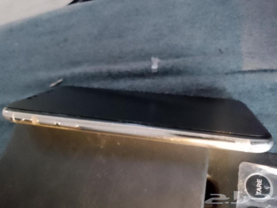 ايفون 11bro max مساحه 256مافيه اي خخدش ورده مقفل ايكلاود64487814882051111