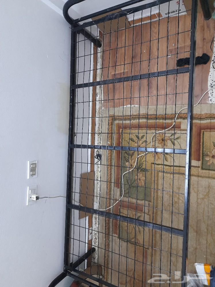 Single iron bed with super foam mattress, used but clean, for sale. Private contact only64491578349699113