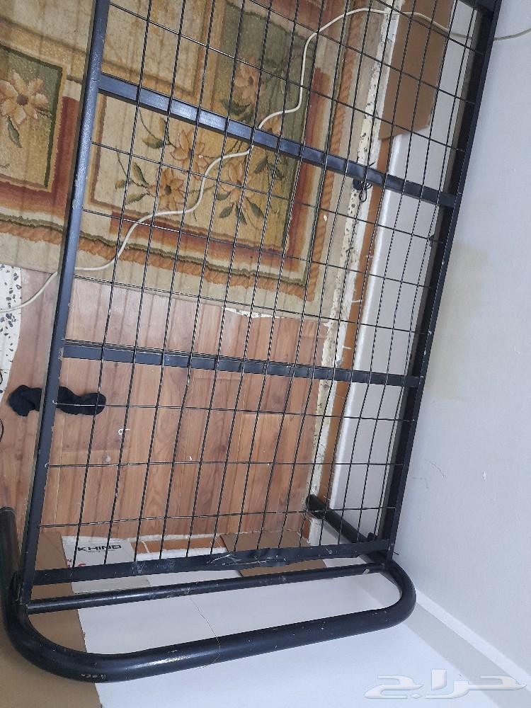 Single iron bed with super foam mattress, used but clean, for sale. Private contact only64491578349699111