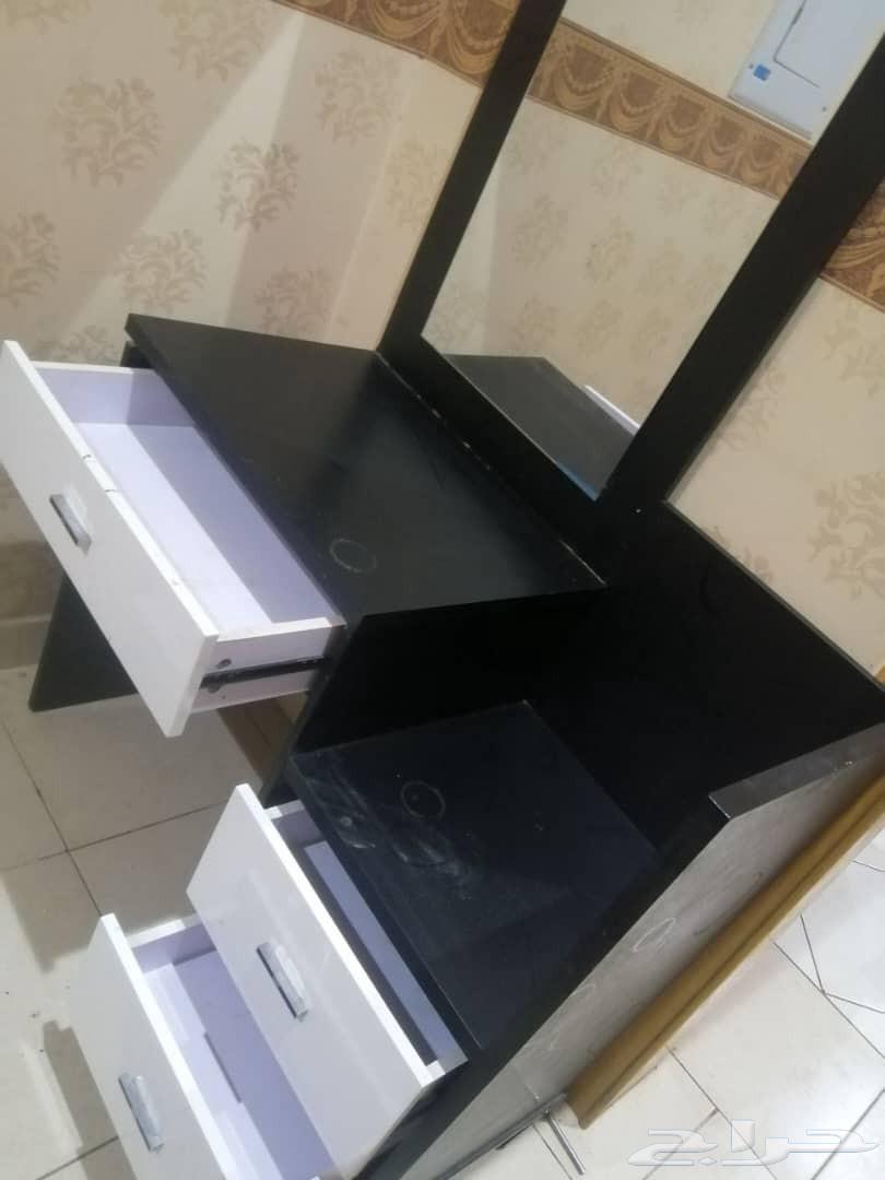 Sofa and two nightstands64490768908930114