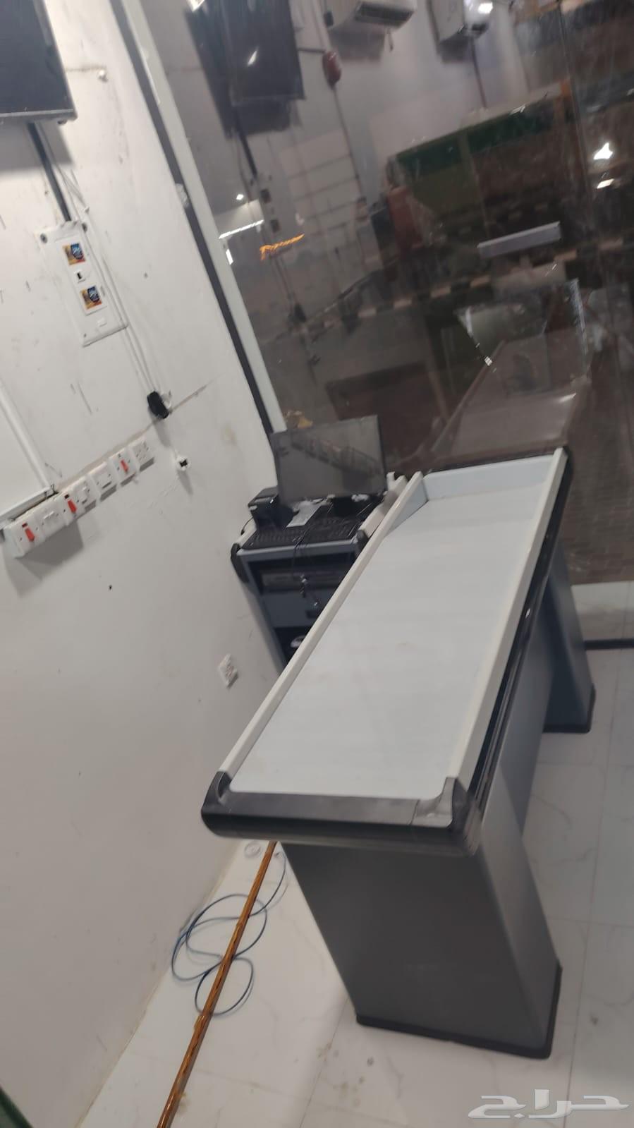 Cashier tables in all sizes and dimensions64494757264130110