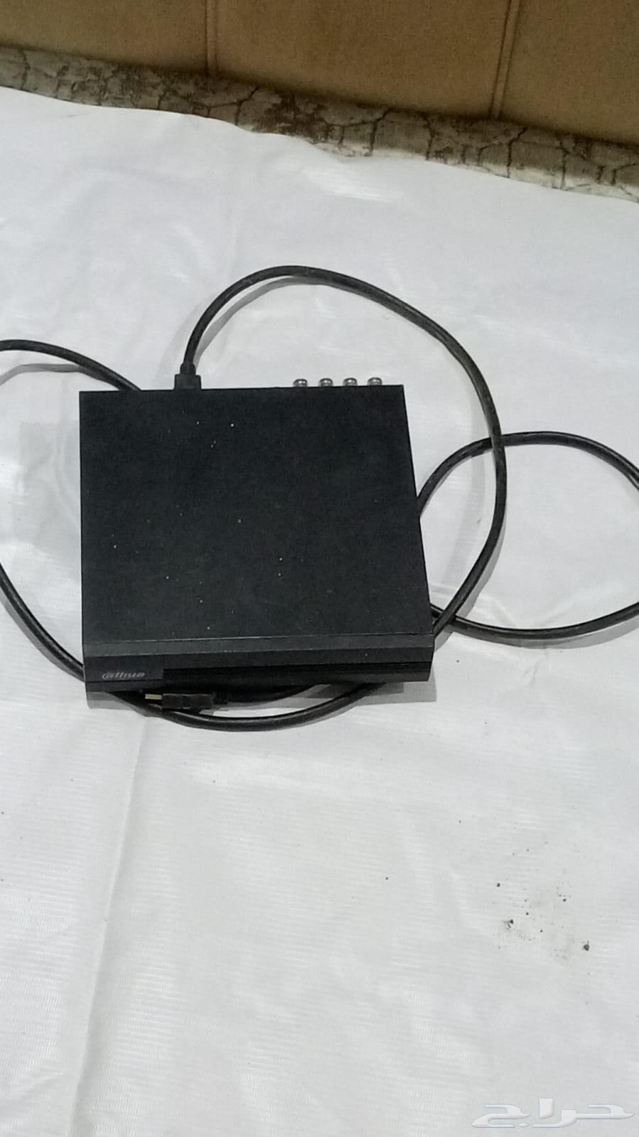 Cameras, 7-color lights, and a clean 32-inch screen64491320072579112