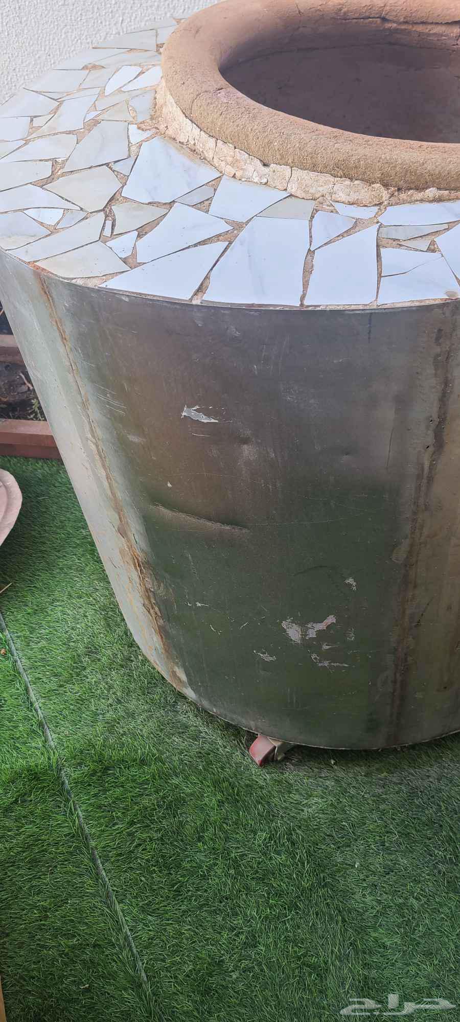 Clean gas oven, price 500 SAR, the gas connection is broken and needs welding64492353183491110