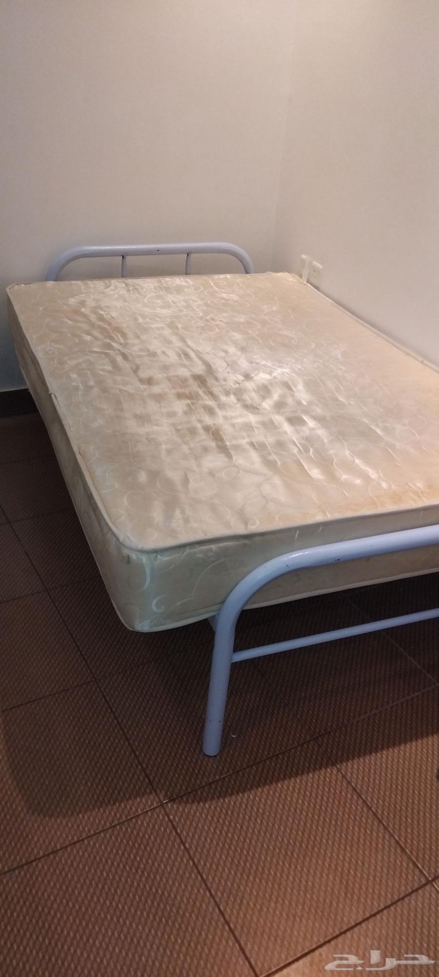 سرير حديد نفر عدد اثنين مرتبه نفر ونص عدد ثلاث مراتب25064490220895490111