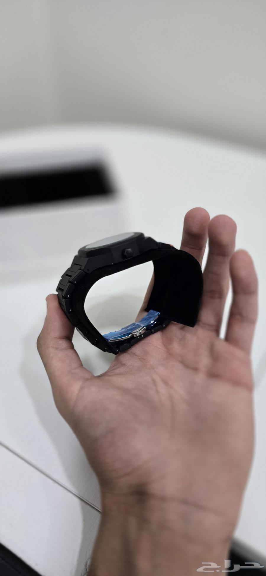 ساعة كاربون متوفر لون ابيض واسود64493676315651112