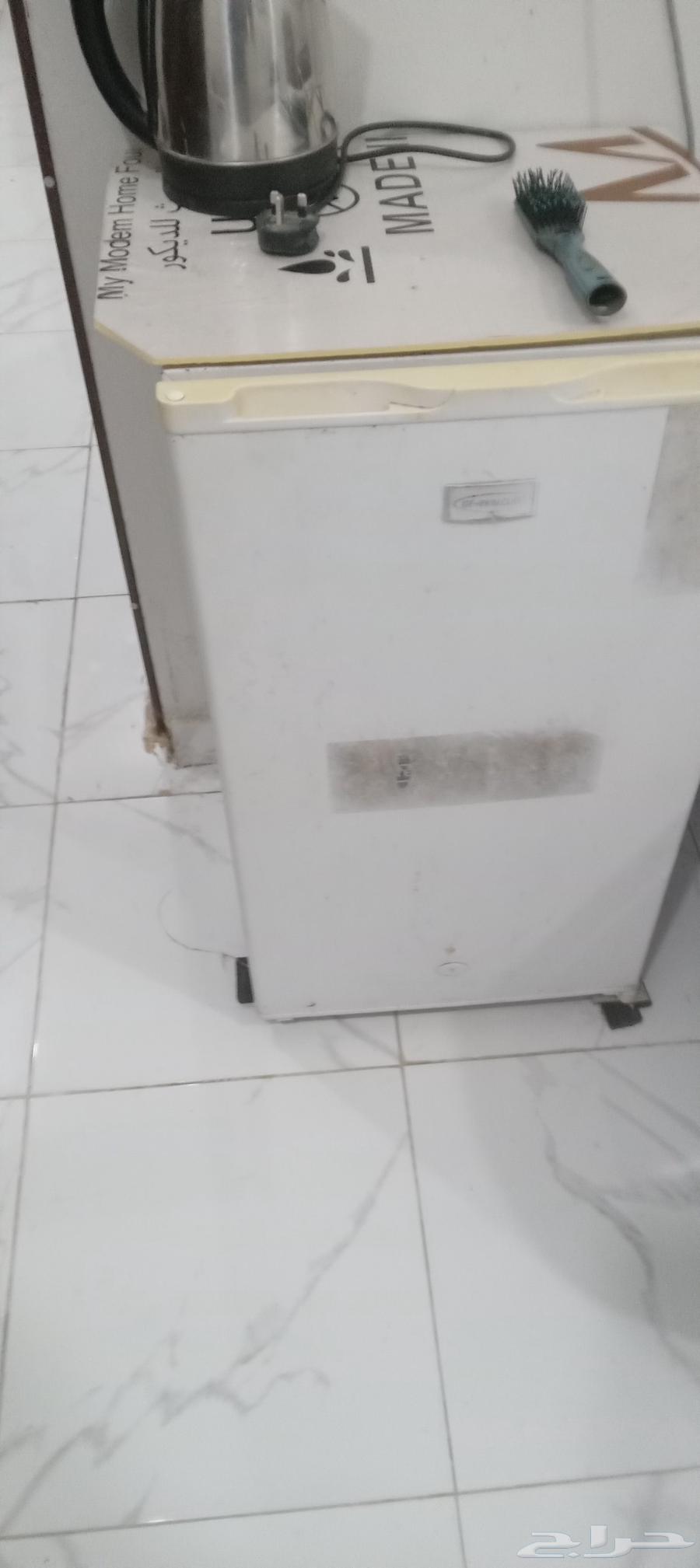 ثلاجة باناسونيك فريزيز وثلاثة رفوف 250 ريال64491070420609110