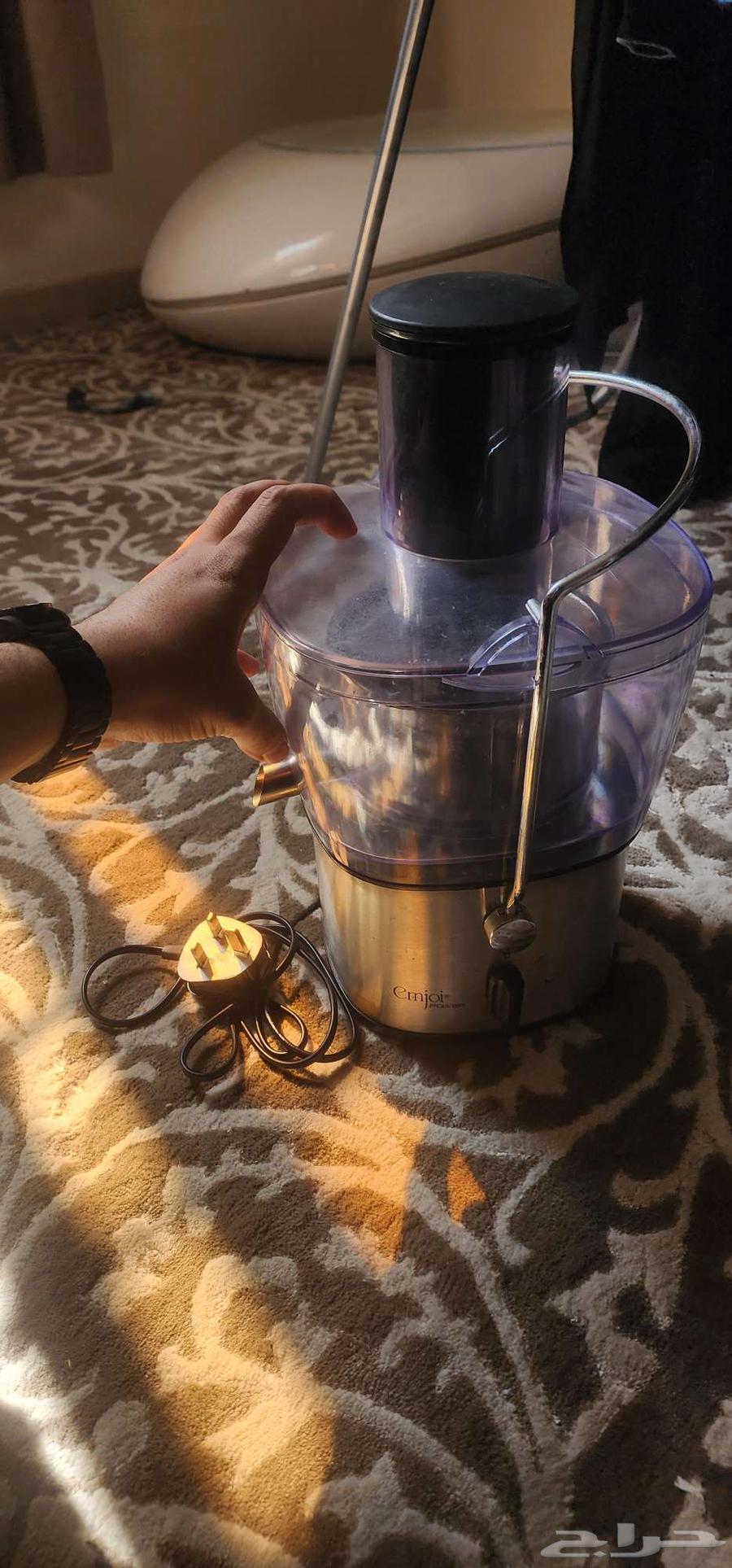 Orange and juice extractor emjoi, clean and used only a few times for sale64488063081219110