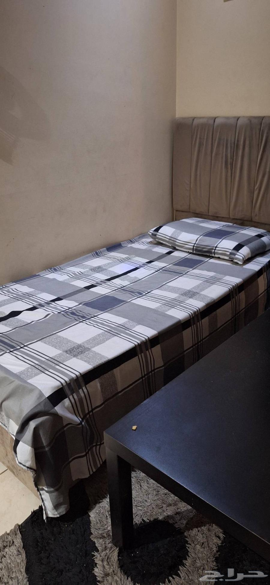 Sofa and two single beds64488435576451112