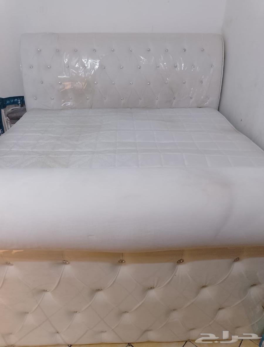 سرير نظيف مقاس 200 200 للبيع ب 20064493056443393111