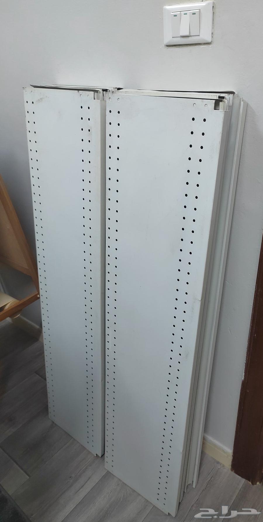 Iron storage shelf64490358377730112