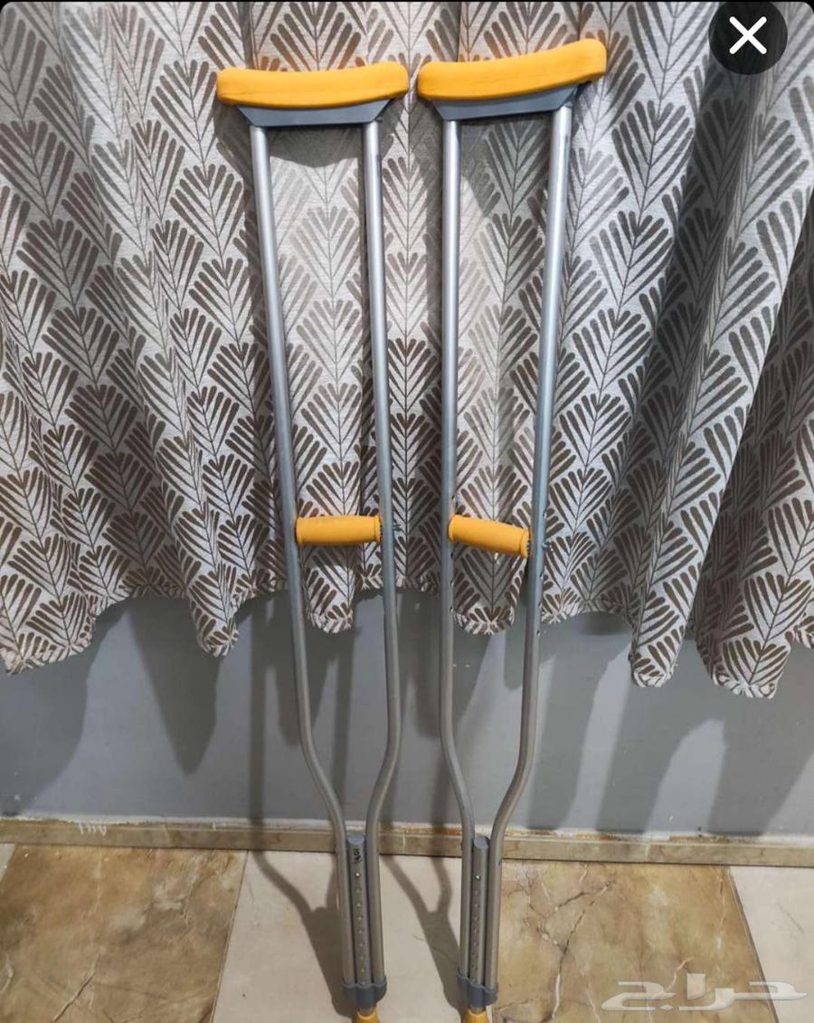 عكاز للبيع ب 100 ريال و في عكاز خشبي ب 120 ريال64495761905667110