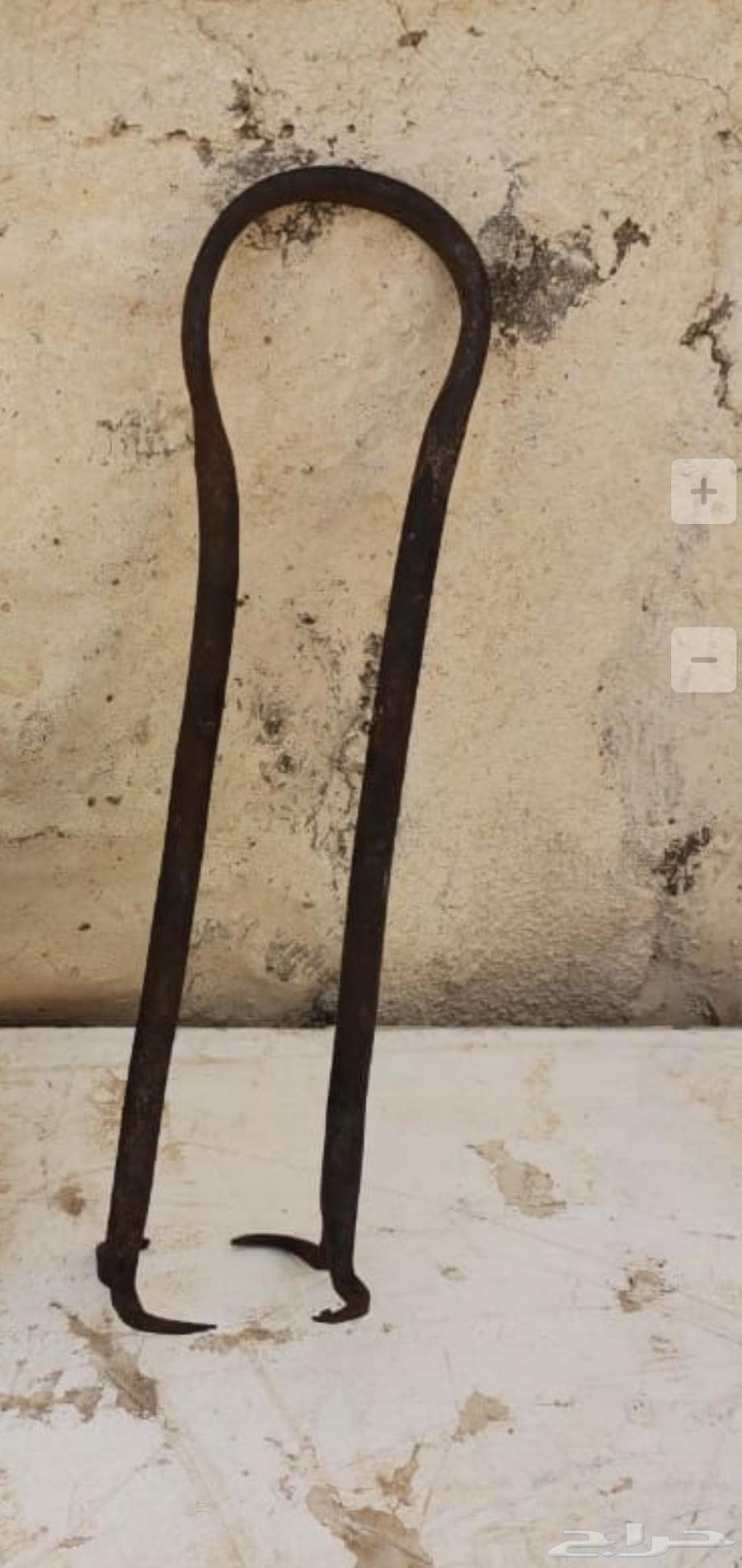 An old tool for castrating cattle64496709720962110