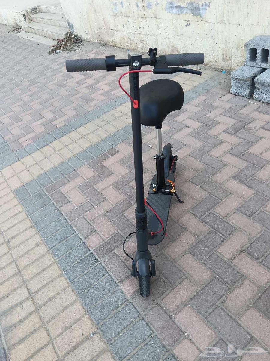 Excellent scooter for daily use with a new seat64496751085698110
