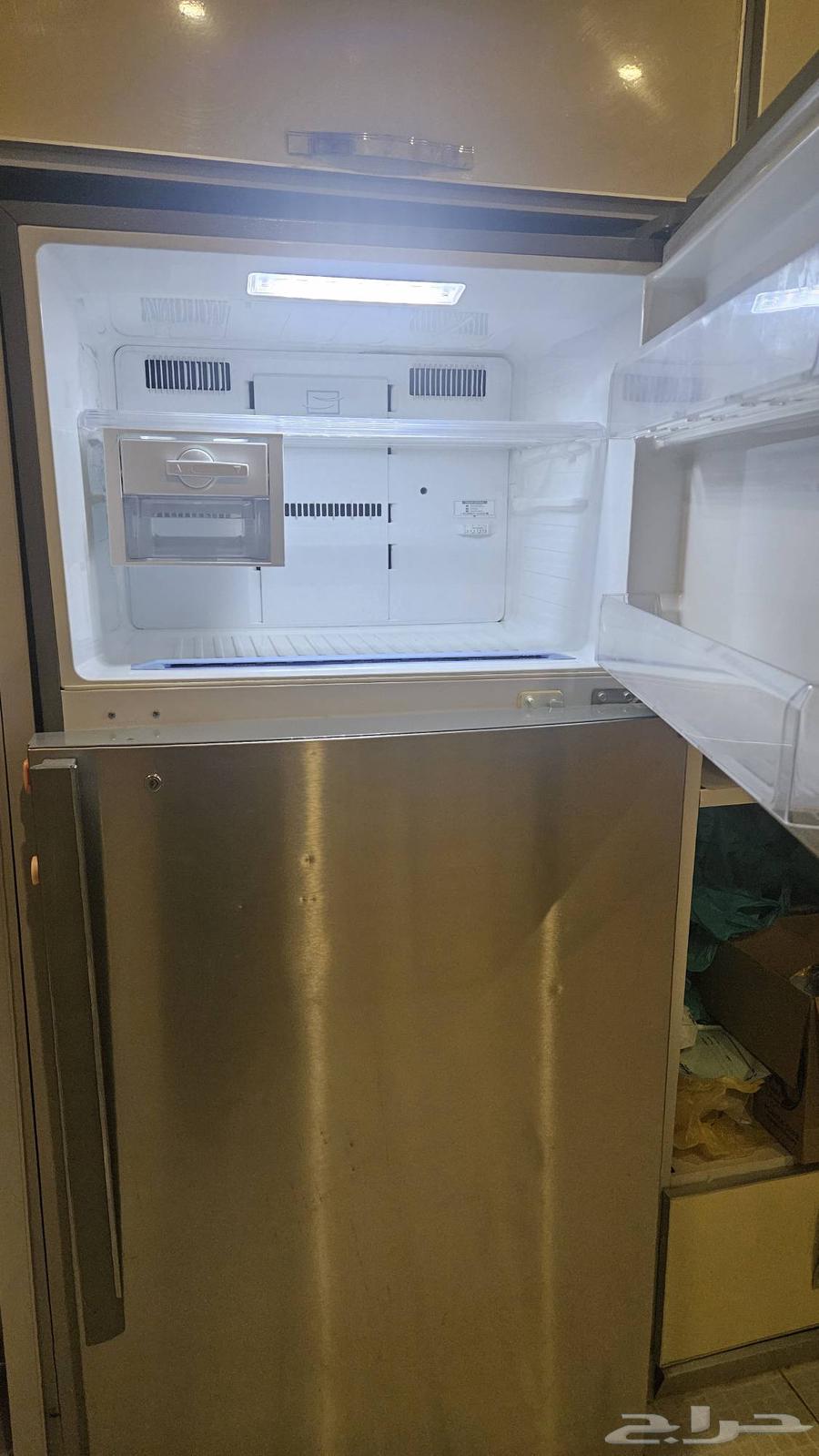 اثاث للبيع ( ثلاجة كبيرة LG - كراسي خارجية )64501668066817112