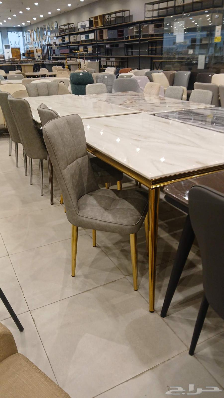 Dining tables with marble, wood, leather and fabric64500118490499114