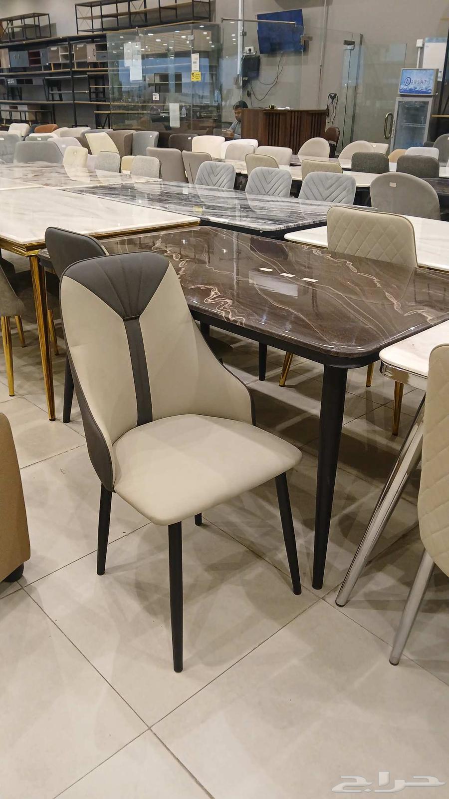 Dining tables with marble, wood, leather and fabric64500118490499110