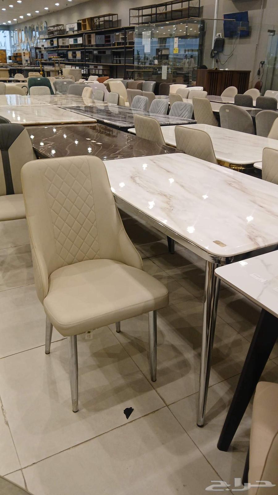 Dining tables with marble, wood, leather and fabric64500118490499111