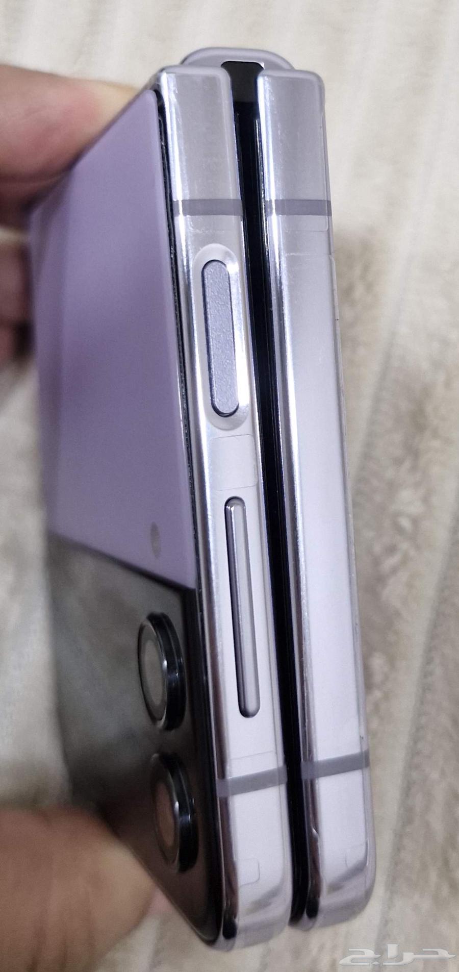 Samsung Z Flip4 mobile phone..64501636318594112