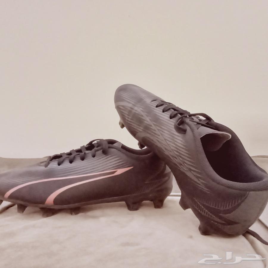 جزمه كوره للبيع مستعمله استعمال خفيف مقاس 3564498673974658111