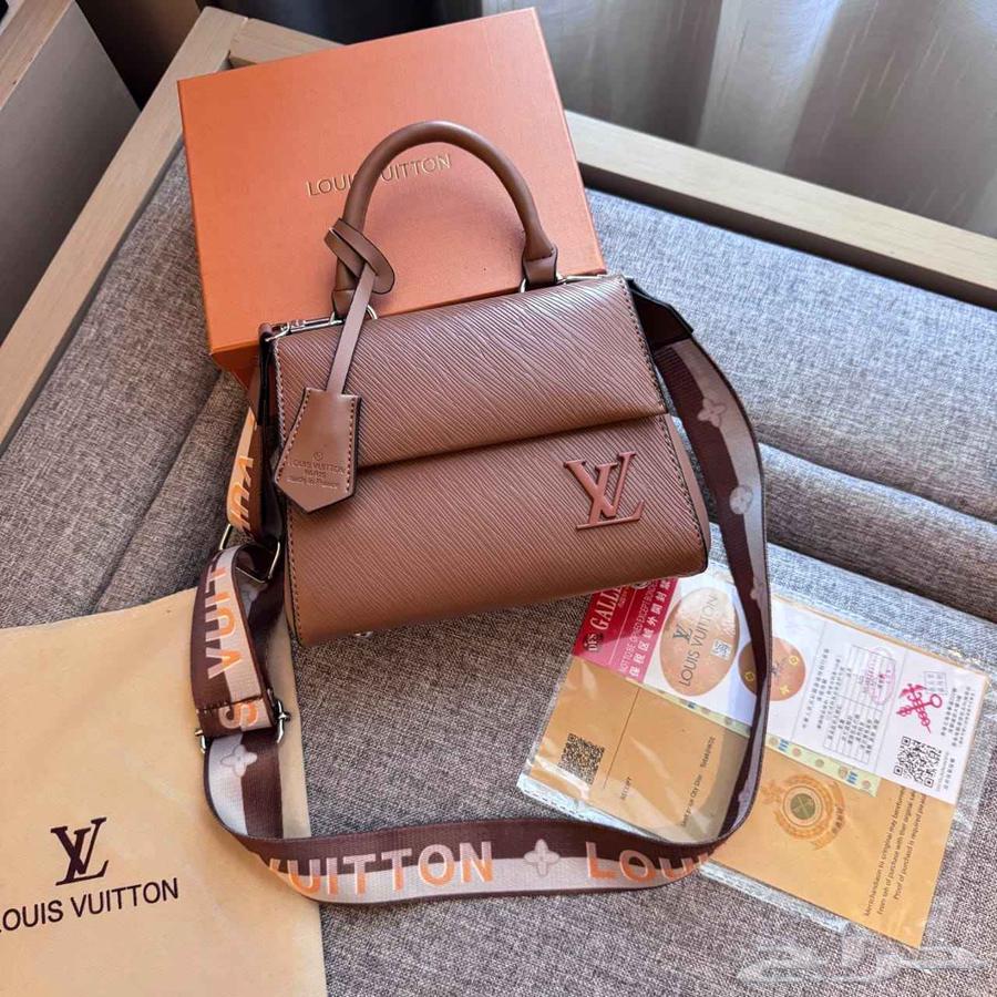 Discounts available on various types of bags, shoes on offer today delivery64495077303170113