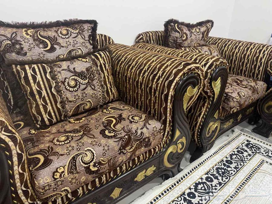 Used living room sofa set for auction consisting of a three-seater, two-seater, and single sofa64495803152769111