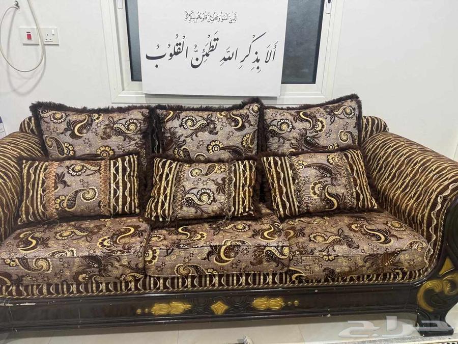 Used living room sofa set for auction consisting of a three-seater, two-seater, and single sofa64495803152769110
