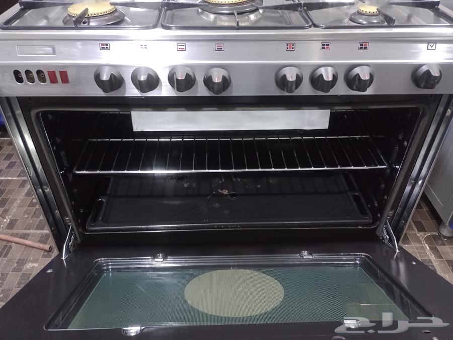 للبيع فرن ايطالي جليم غاز اصلي مقاس60 90 موجود في المحل جده64495296348929111