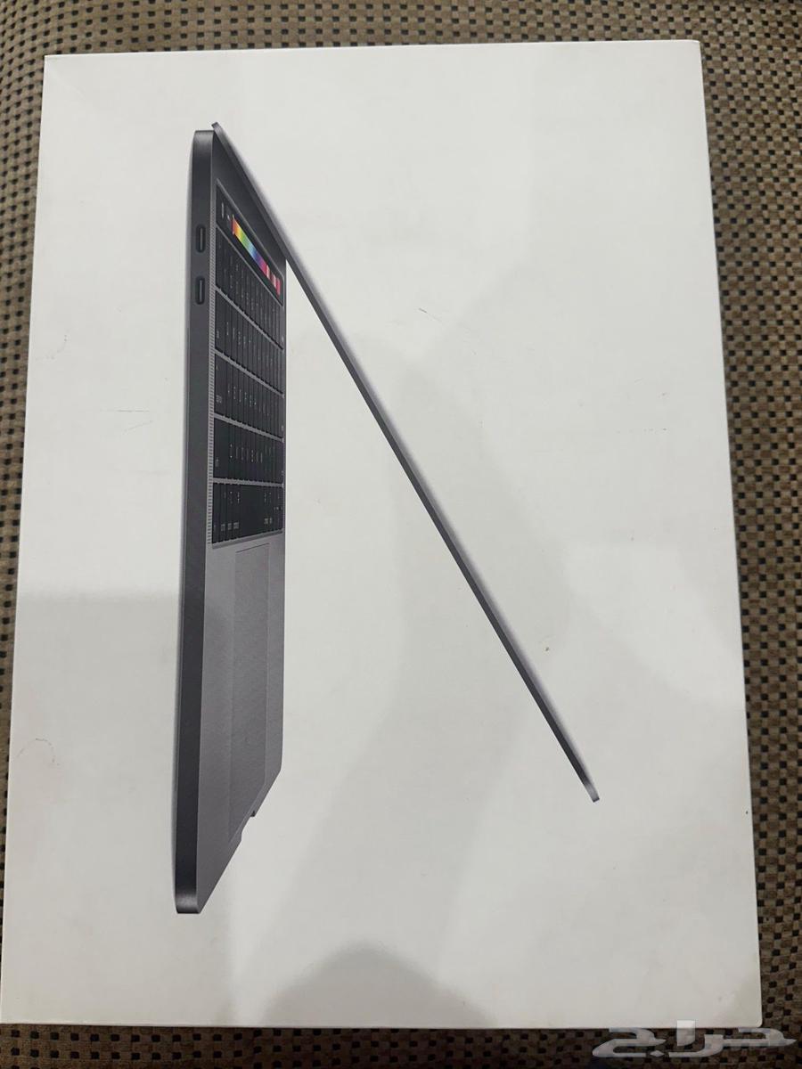 لابتوب ابل نضيف جدا بالكرتون مع الشاحن شاريه قبل فتره750064498965703811111