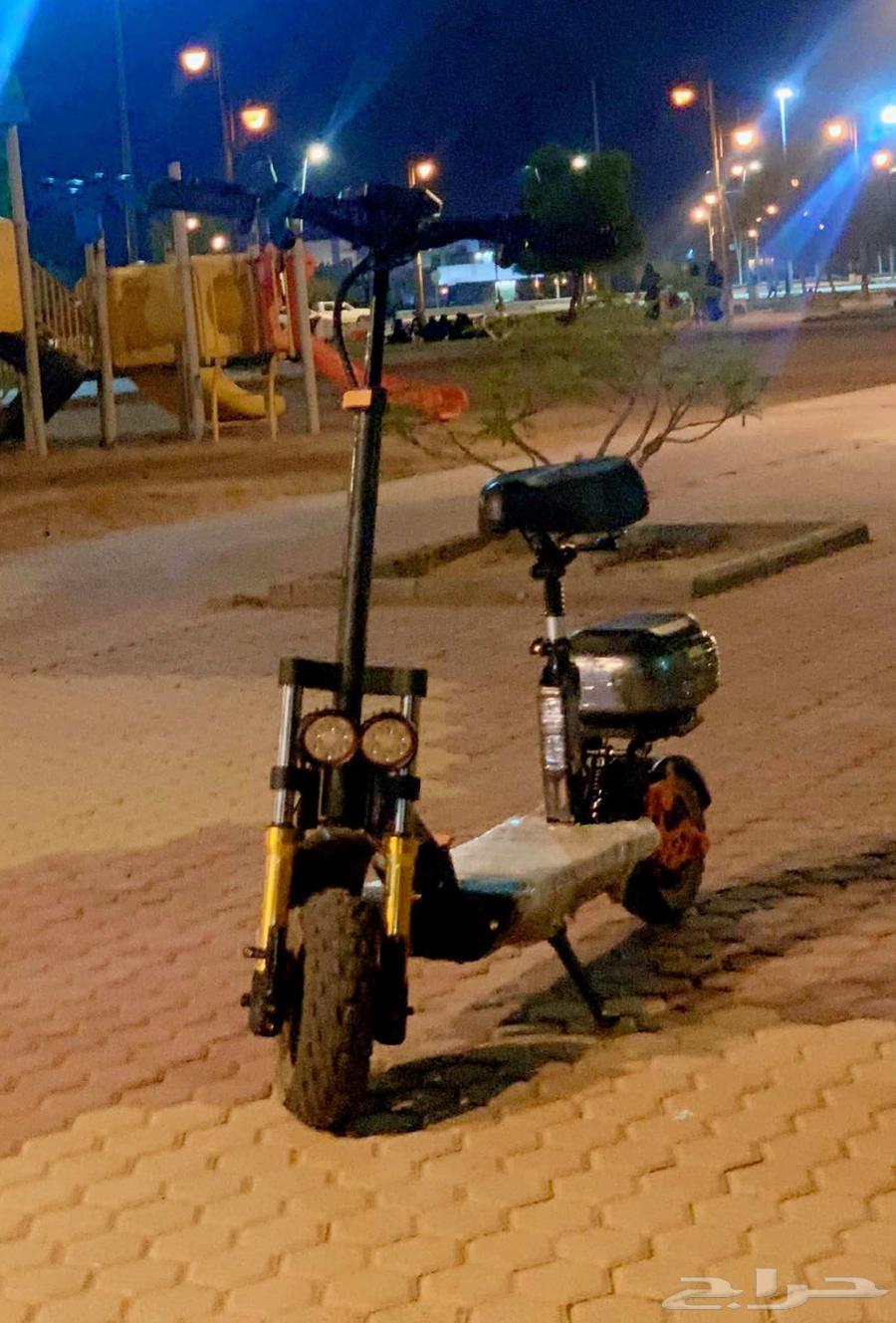 Scooter and weed64501775106946111