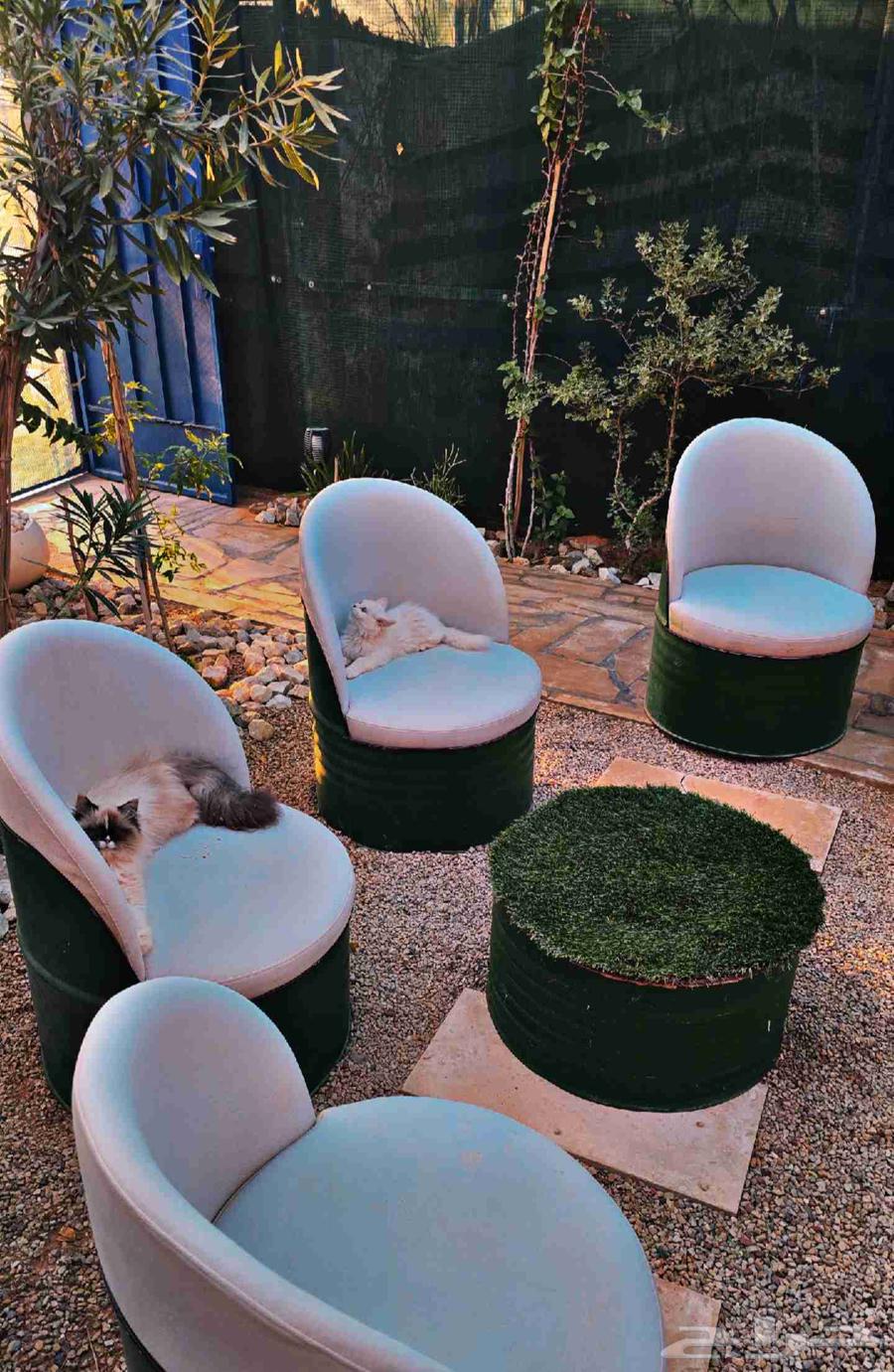 Barrels seating set for gardens and resting areas64499814664578112