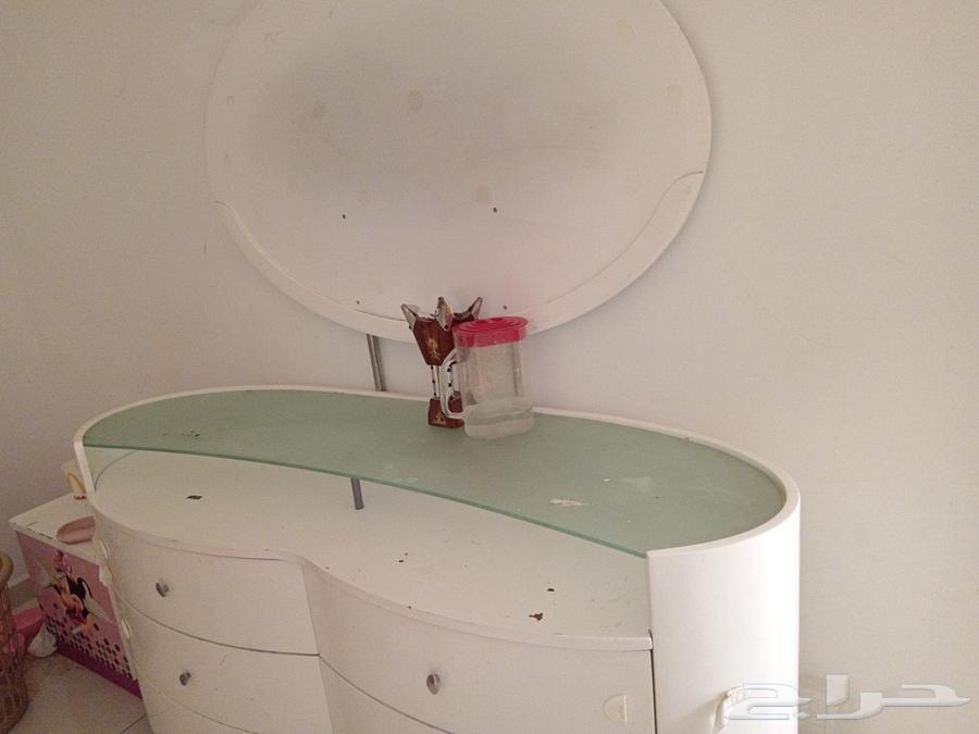 سرير و كومدين للبيع64499772932483111