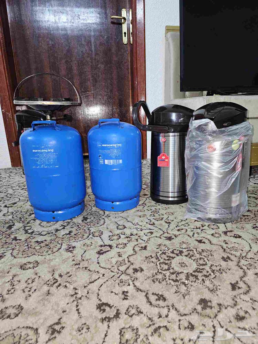 Two large cylinders and two small Italian cylinders, and three new refrigerators64497772553219111