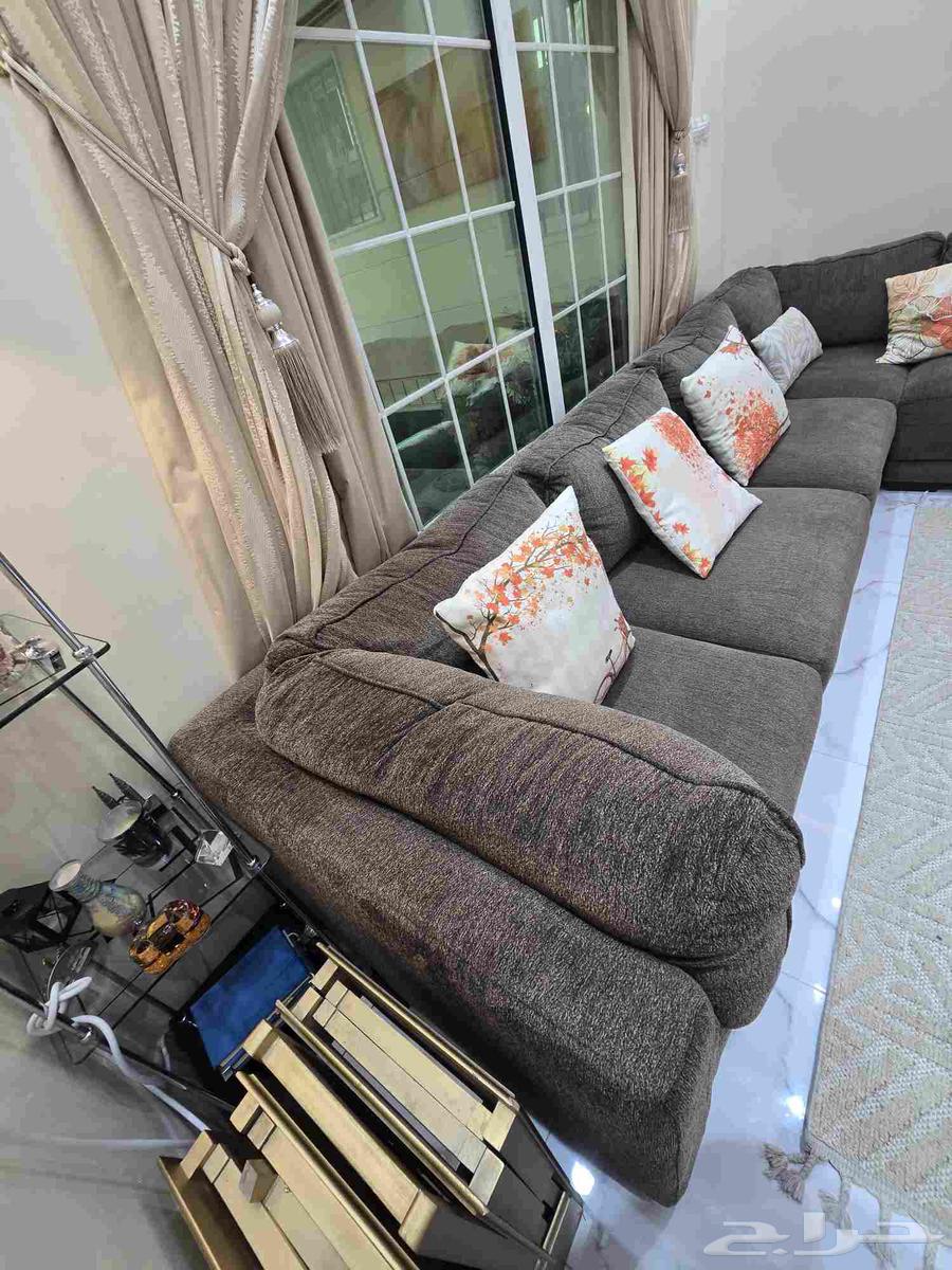 كنب بني زاويه L من وودي شبه جديد للبيع64496037169409112