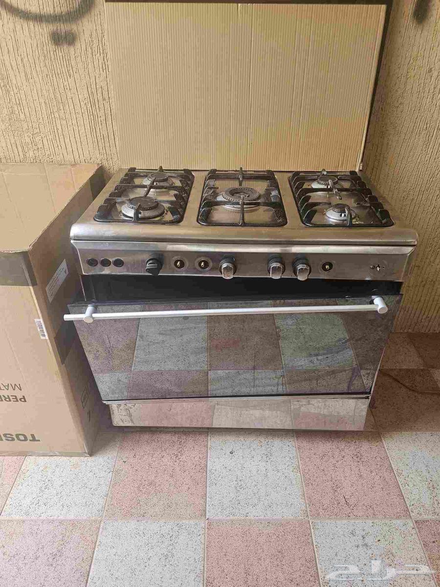 فزن مستعمل للبيع شغال يحتاج صيانه للباب64495529261698110